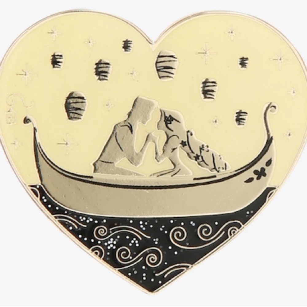 🌟LAST CALL! Disney - Glow in the Dark Tangled Romance Heart Pin